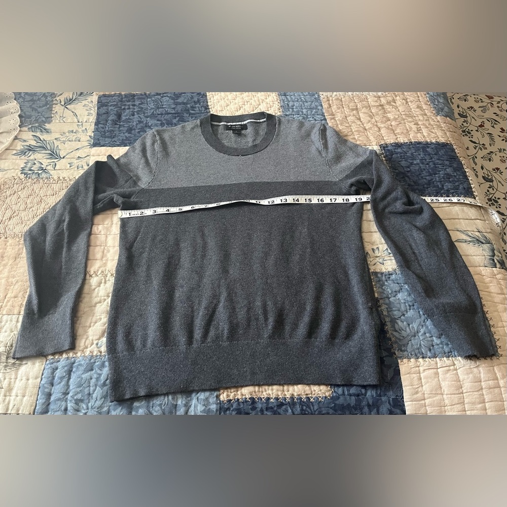 Men’s Banana Republic Crewneck Sweater. Color Gray Size Small. Preloved